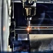 Wie Lasertechnologie die moderne Architektur und Bauindustrie revolutioniert