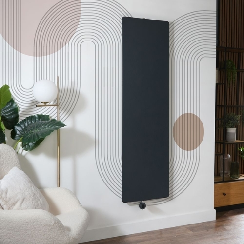 Warum Innenarchitekten auf Vertikalheizkörper setzen Inneneinrichtung hausbau Hier setzt das elegante Schwarz einen spannenden Akzent zum modern gestalteten Interieur.