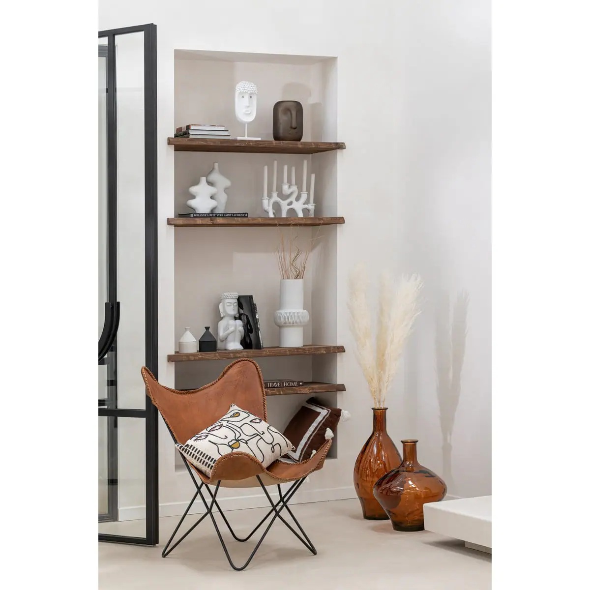 Auch der J-Line Relaxsessel / Butterfly Chair aus Leder/Metall vereint dieser Stuhl Komfort und Stil auf harmonische Weise