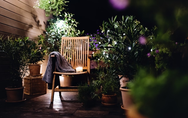 Beleuchtung sorgt für die richtige Stimmung an lauen Sommerabenden im Garten.