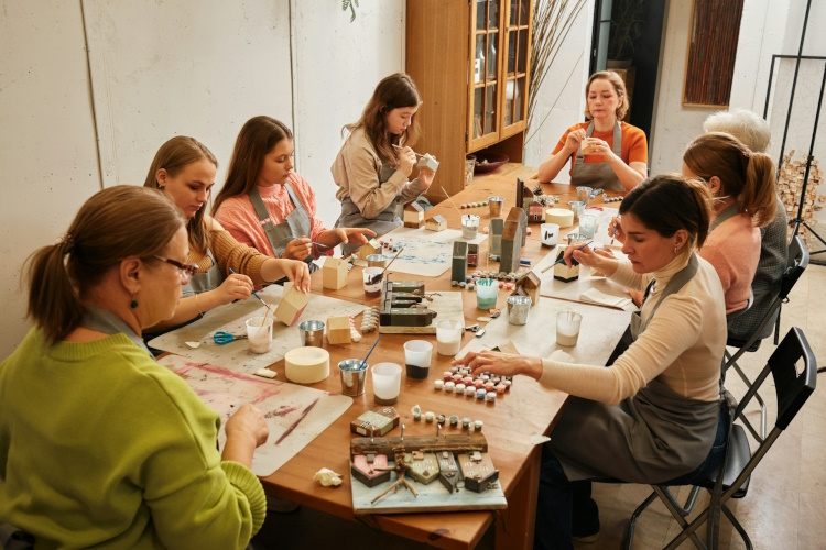 Workshops sind eine gemeinschaftsstiftende Möglichkeit, mit künstlerischen Angeboten Geld zu verdienen.