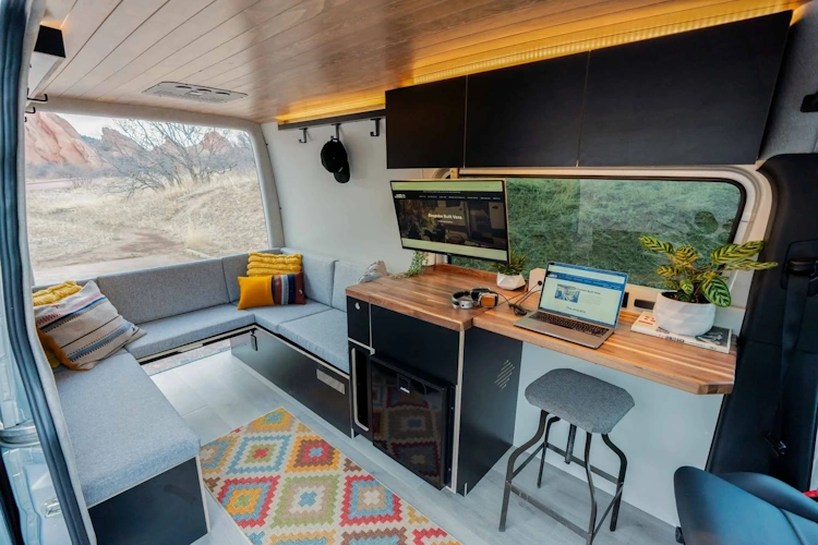 Diseñar una autocaravana para un estilo de vida artístico: deben tenerse en cuenta las necesidades específicas de los artistas.